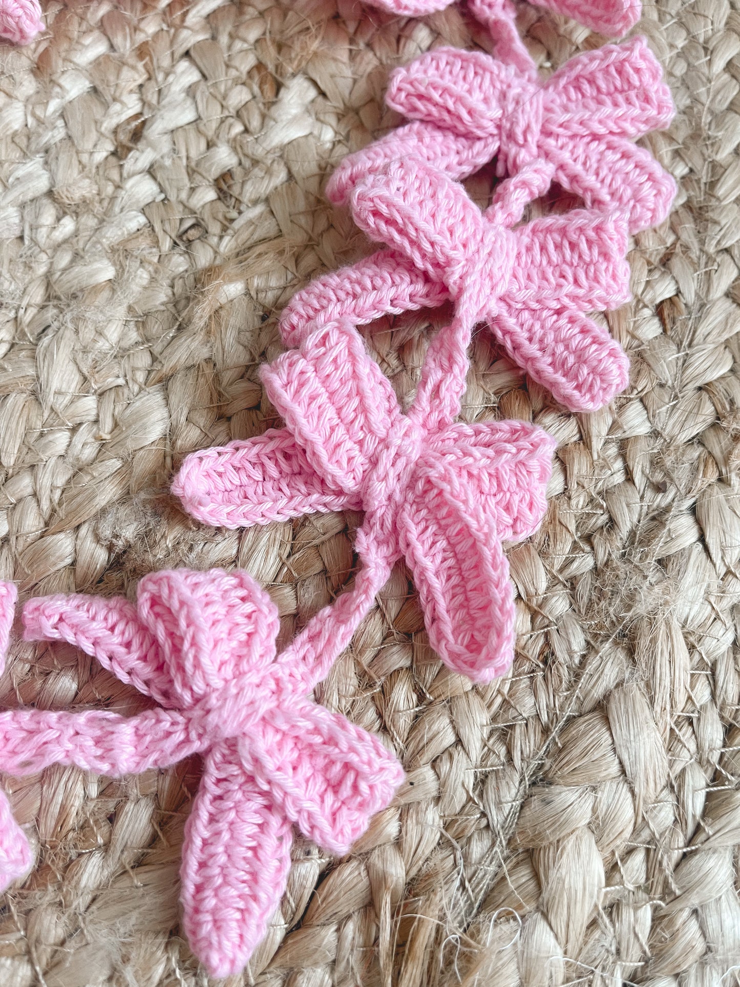 Ballerina bows necklace - pink crochet