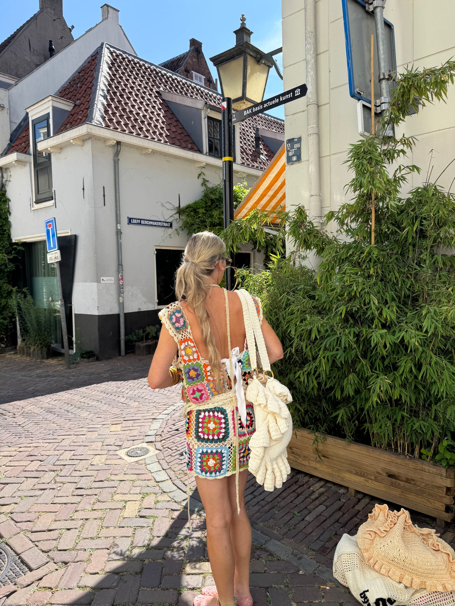 Baguette flounces crochet bag